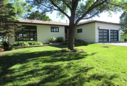 28 Linden LN Blue Earth MN 