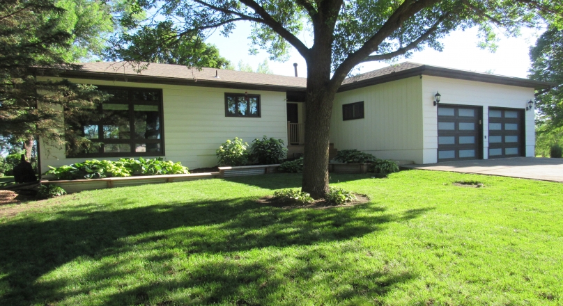 28 Linden LN Blue Earth MN 